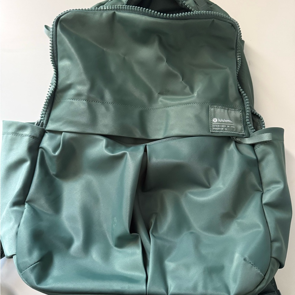 Lululemon everyday backpack 21L - green